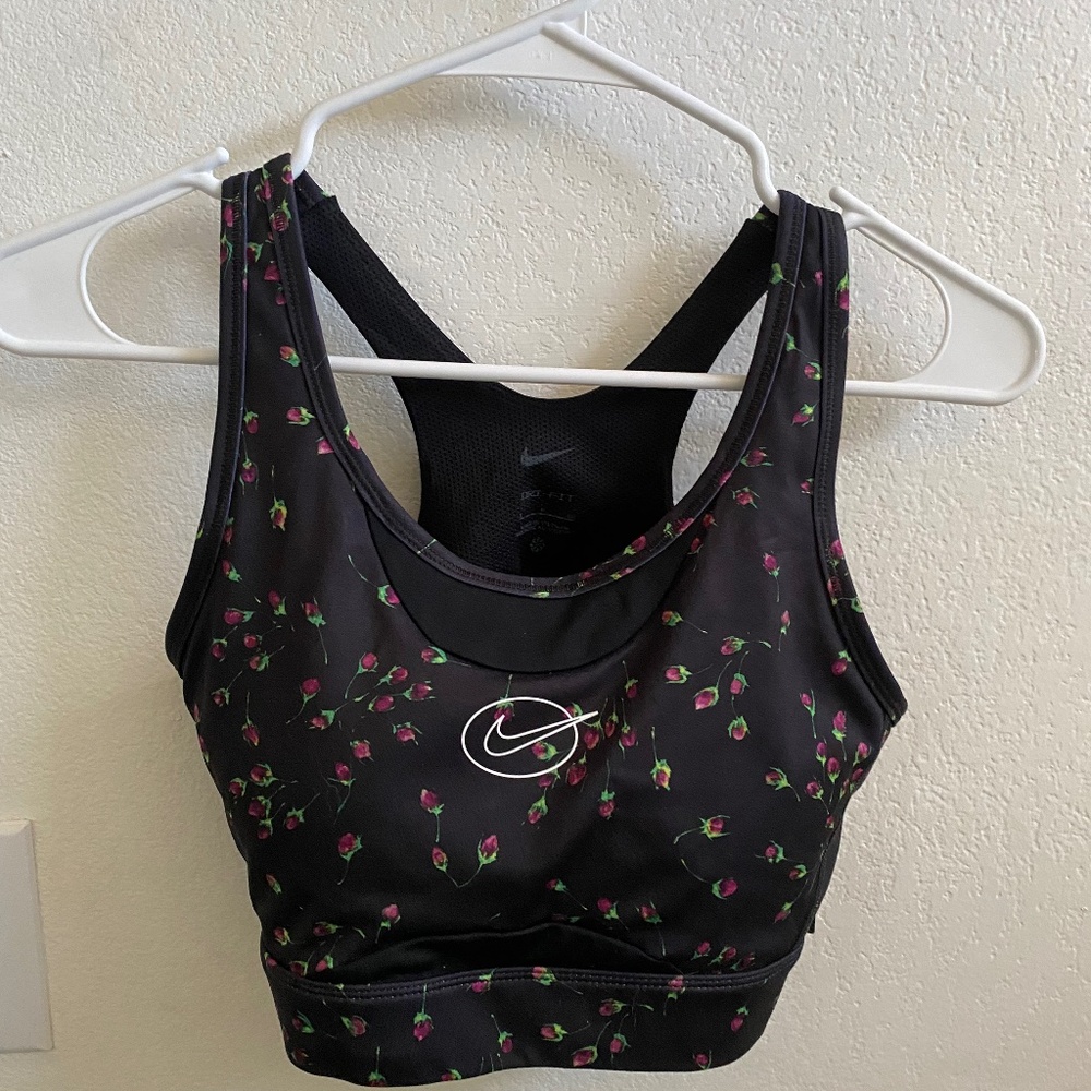 Nike Women’s Swoosh bra